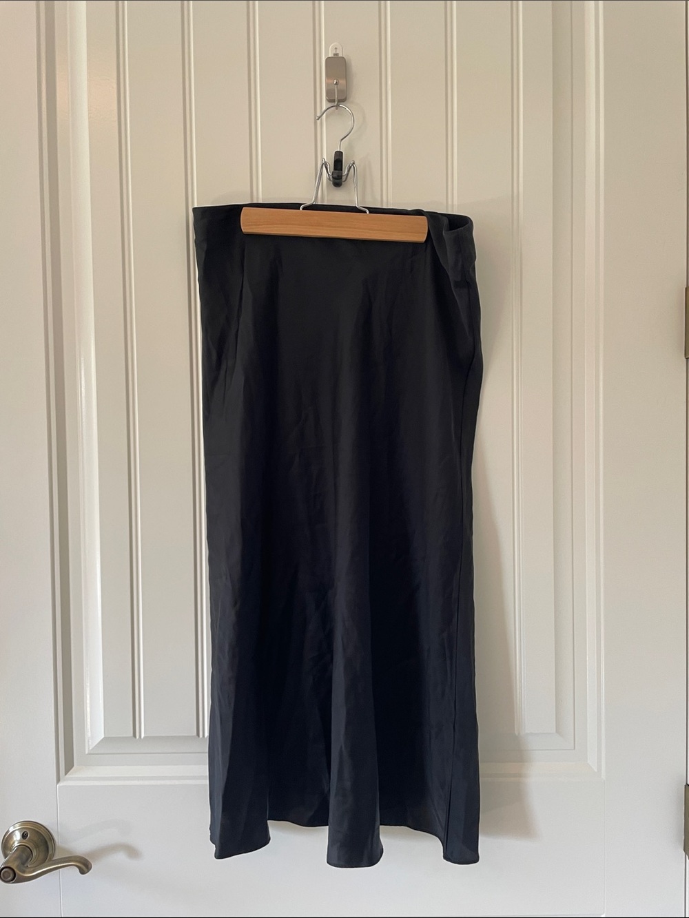 100% Washable Silk Black Midi Skirt